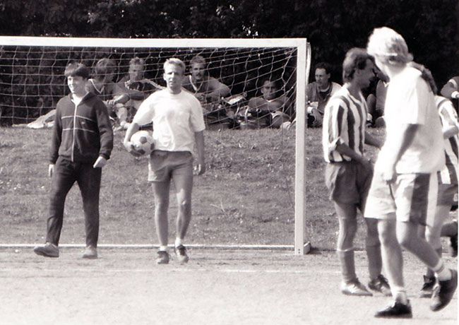 Jens Lehmann spielt Ball